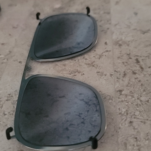 Louis Vuitton Accessories Louis Vuitton Satellite Sunglasses Clip